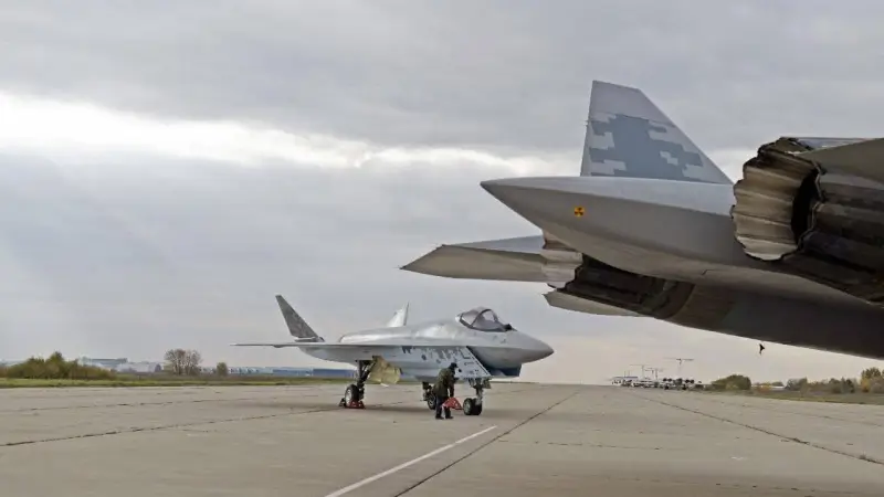 На аэродроме засветился российский истребитель пятого поколения Су-75 Checkmate