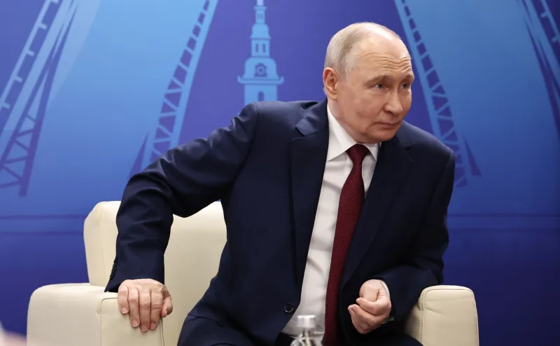 «Просмотрел я эту бумажку…»: почему Путин не называет Зеленского по имени?
