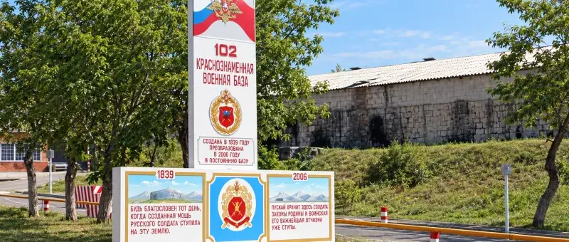«Уйдем хоть завтра»: кому нужна 102-я база в Гюмри?