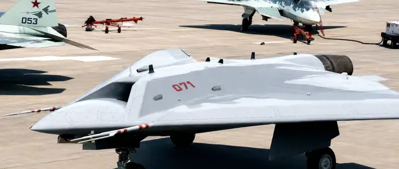 Почему России нужен беспилотный «Охотник РЭБ» в паре с Су-57Д