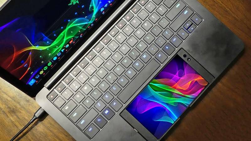 Smartphone in un laptop: una meraviglia del gioco di Razer