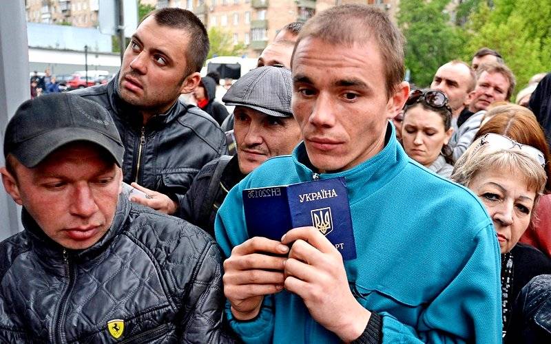 Большинство украинцев готово работать на благо России
