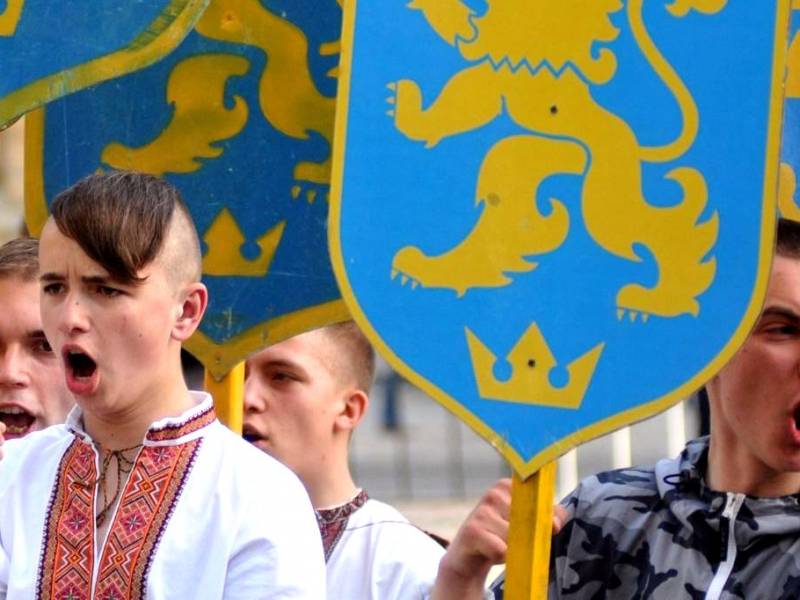 Apa Ukrainians mlayu saka negara?