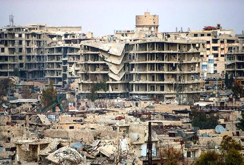 シリアの再建に富むのは誰ですか？