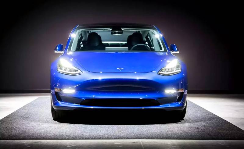 Электрокар «для бедных»: распаковка Tesla Model 3