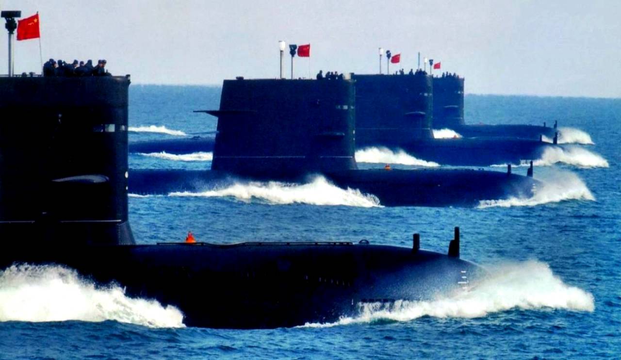 Çin denizaltıları Japonya'yı ateş çemberine aldı