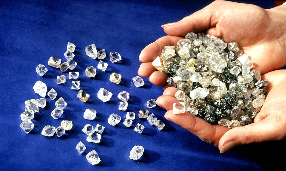 Почему Россия продает свои алмазы за бесценок