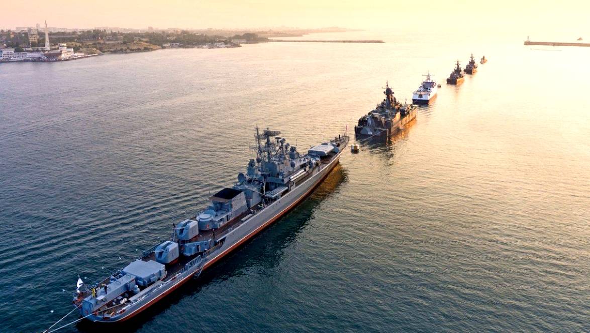 Российский флот в Сирии выстраивается в боевой порядок