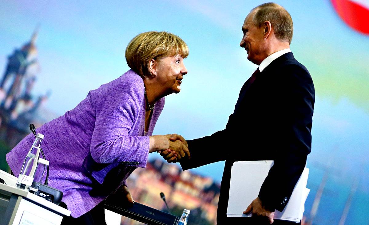 Путин и Меркель обнимаются