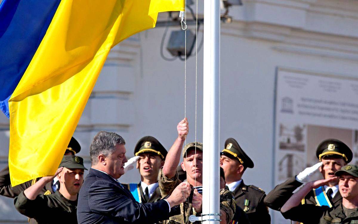 Sivastopol üzerinde Ukrayna bayrağı: Rusya Poroshenko'nun ateşini soğuttu