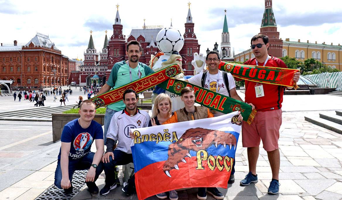 Les fans de football viennent en Russie: premières impressions