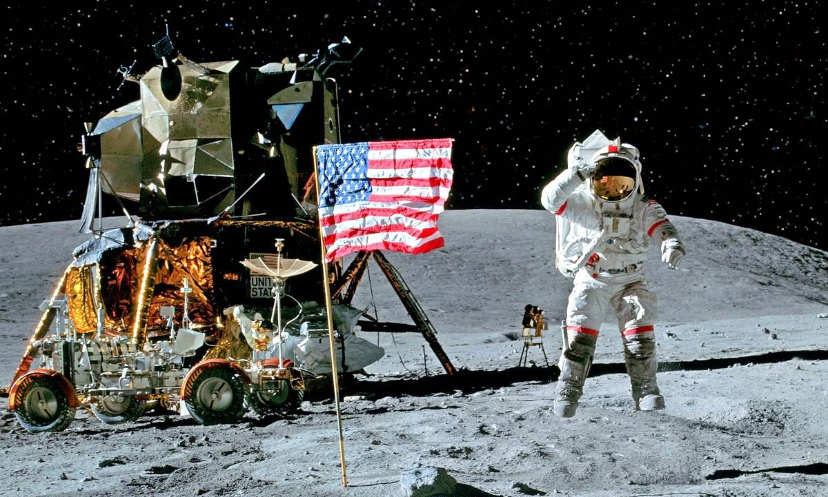 Почему Луна до сих пор не принадлежит американцам?