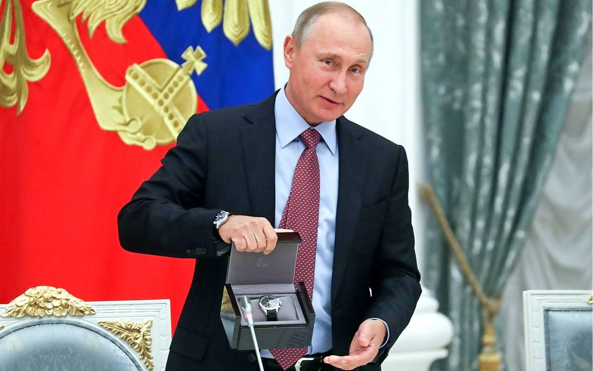 На запястье Путина впервые заметили не «швейцарца», а отечественные часы. paraskevat.ru