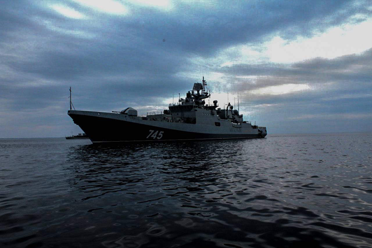 Fregata rusă de rachete reperată în Marea Azov