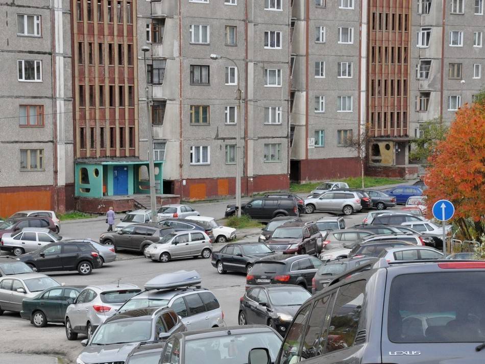 Rușilor li se poate interzice să cumpere o mașină dacă nu există garaj