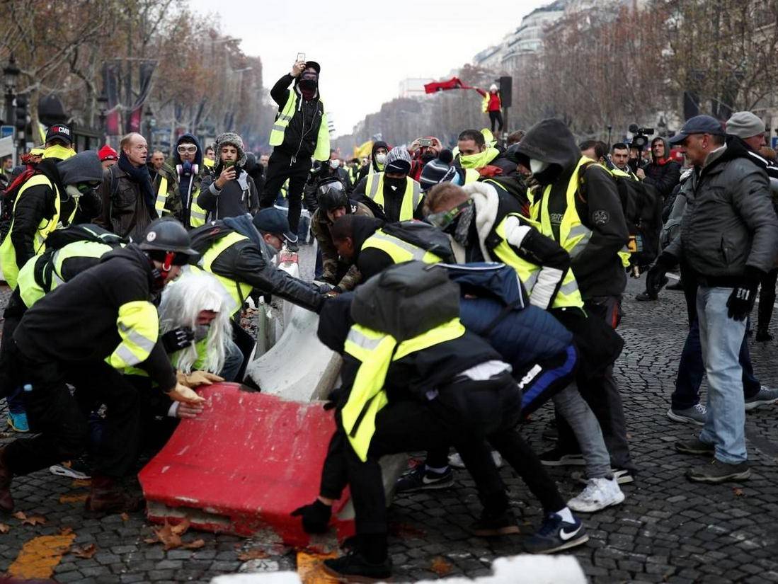 Fransa, Sarı Yelekliler protestolarından diğer ülkeleri sorumlu tutuyor