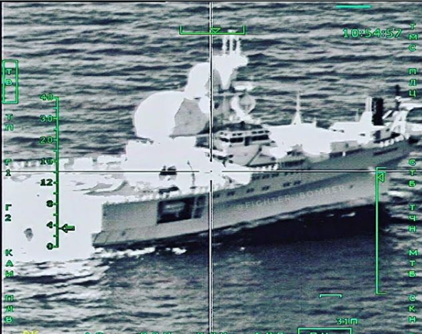 Su-24 russo mira em navio de reconhecimento norueguês