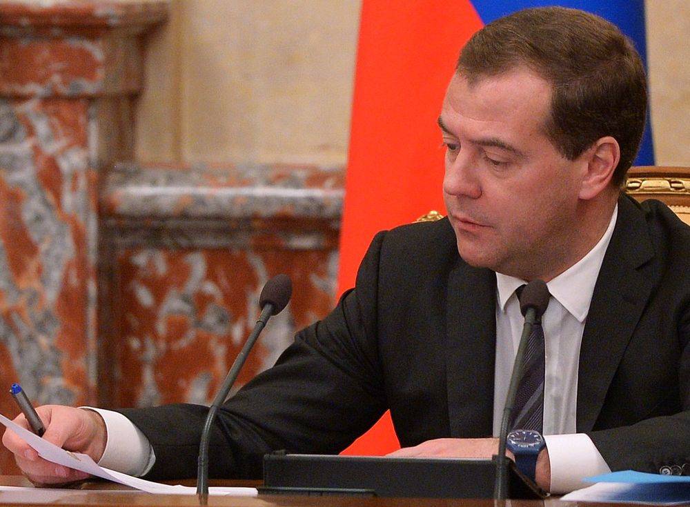 Medwedew an das Kabinett: Beginnen Sie sofort mit der Umsetzung von Putins Botschaft