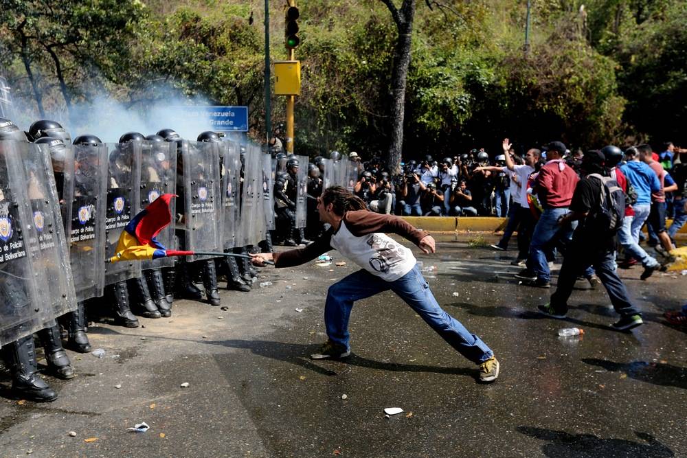 İlk kayıplar Venezuela sınırını vurdu
