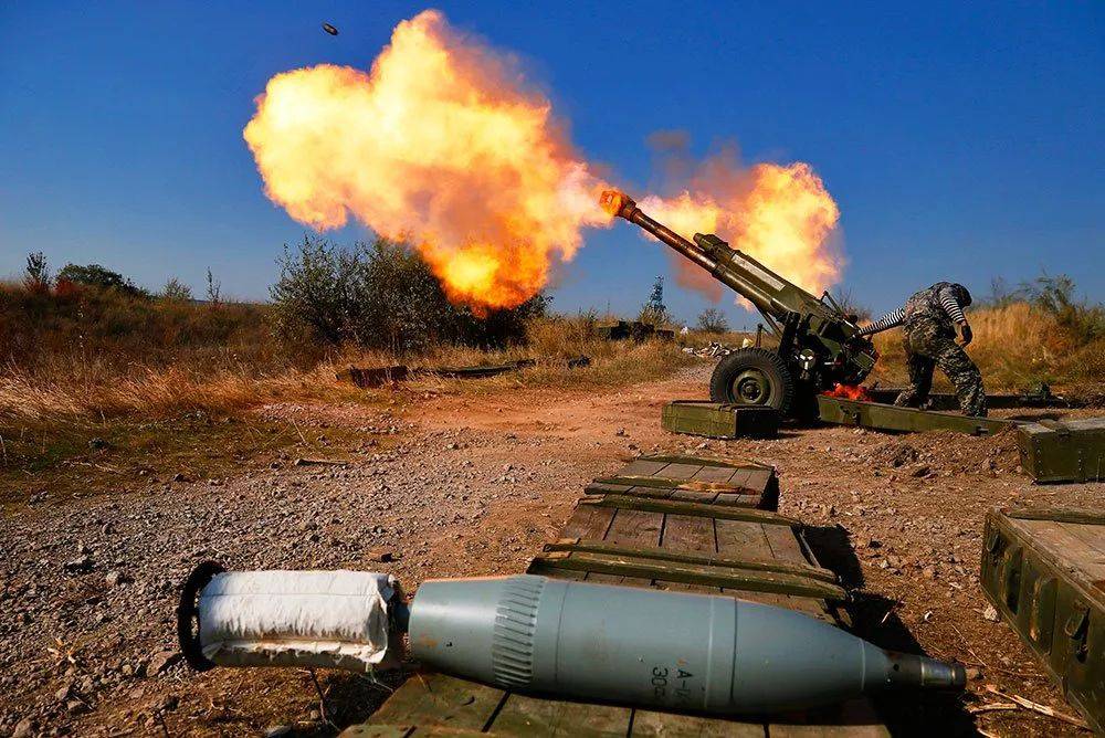 LPR: Kievul construiește artilerie în direcția Lugansk