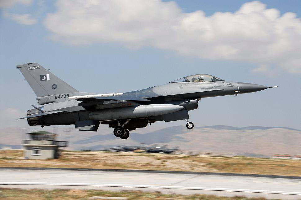 Индийские ВВС сбили пакистанский истребитель F-16