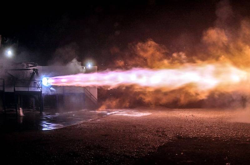 SpaceX показала самый тяговооруженный ракетный двигатель в мире