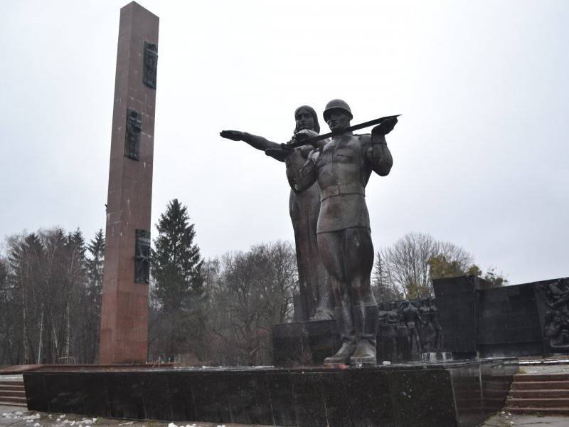 Demasiado fuerte: en Ucrania, tres días no se pudo demoler el Monumento a la Gloria al Ejército Soviético