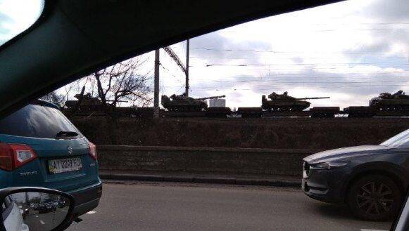 Украинские власти направляют танки на Донбасс