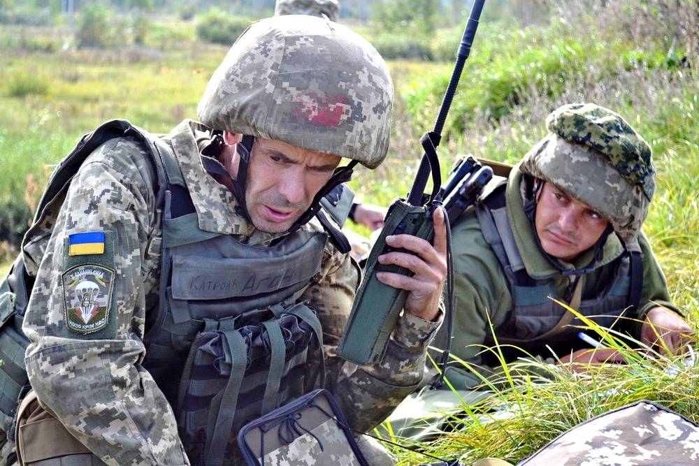 L'ufficiale di mandato in pensione delle forze armate ucraine ha consegnato documenti segreti alla DPR