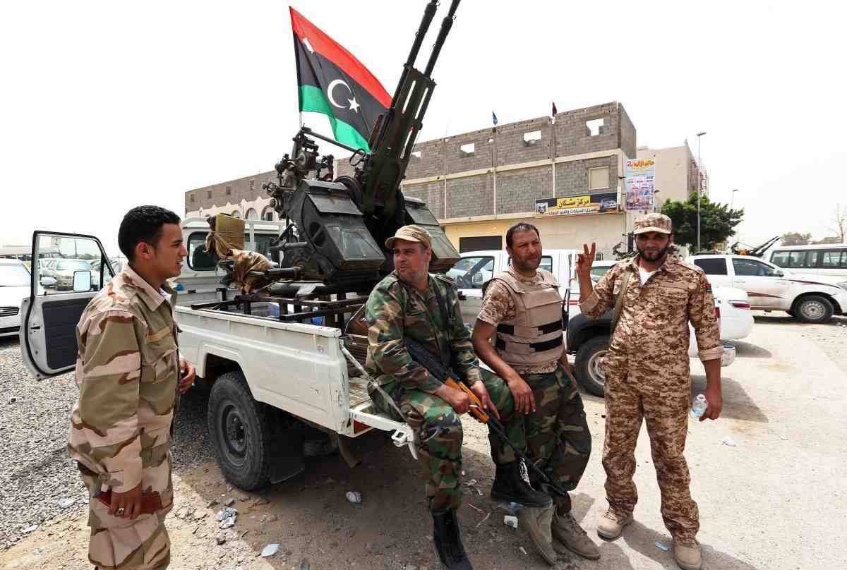 Libya ordusu savaşçıları Trablus'un çeşitli bölgelerini işgal etti