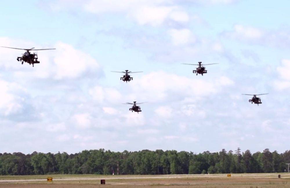 Cinci elicoptere britanice Apache vor salva Estonia de Rusia
