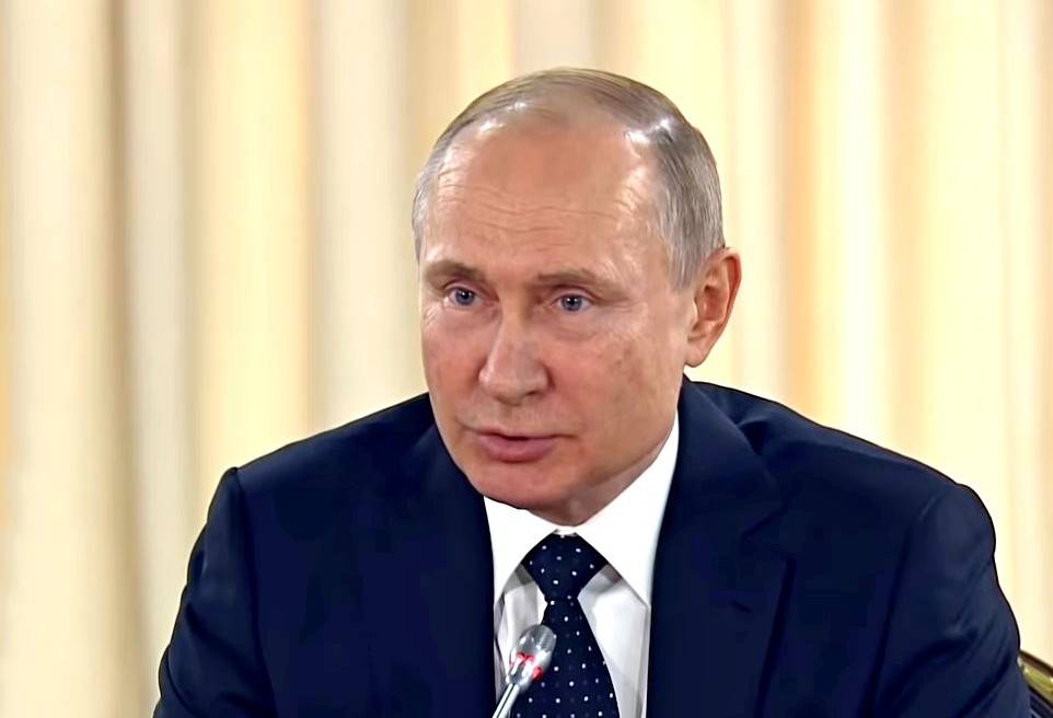 Путин прокомментировал провал Порошенко и выдачу паспортов ЛДНР