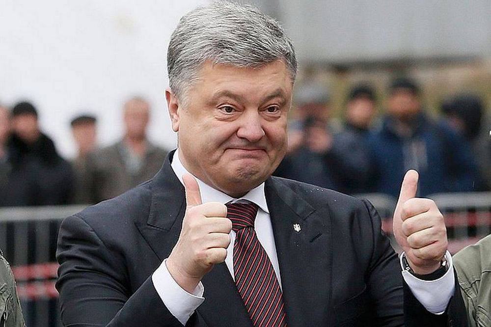 Пока не опомнился - Порошенко в декларации называет себя президентом