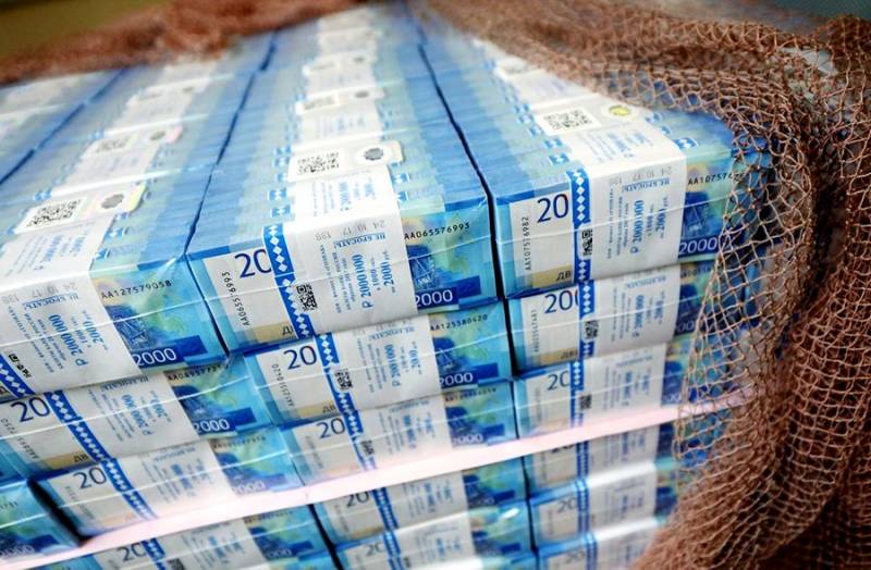 Средства есть, но не умеем тратить: Россия «тонет» в деньгах