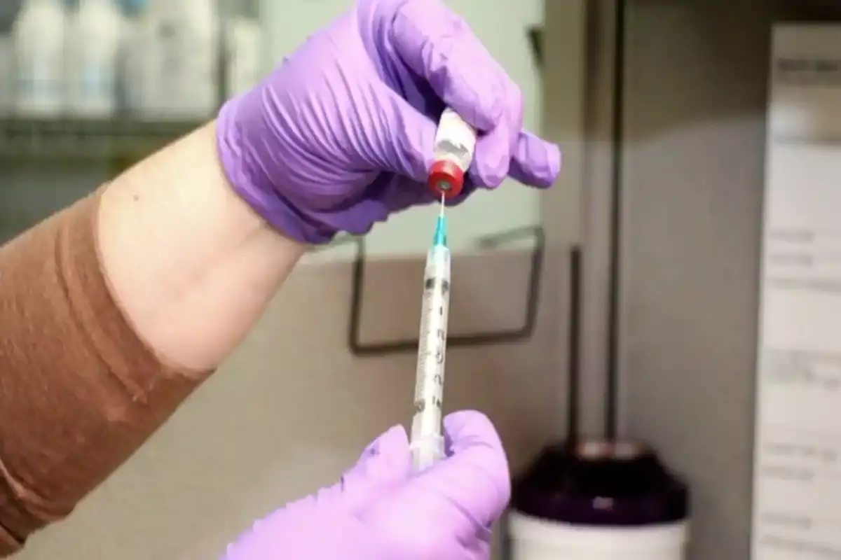 Россия, Европа и США втянулись в гонку за вакциной от коронавируса