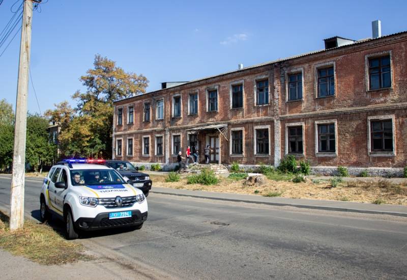 Portaerei blindati, elicotteri e Humvee: la Guardia nazionale ucraina ha mostrato a Slavyansk addestramento "anti-sabotaggio"