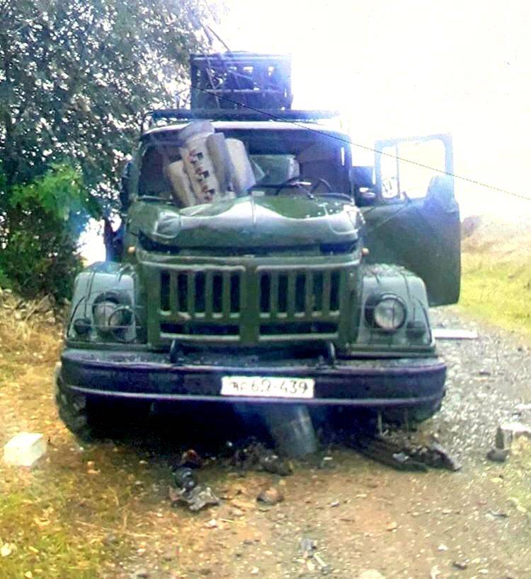 Rakete "Smerch" durchbohrte den Motor des armenischen Militärs ZIL