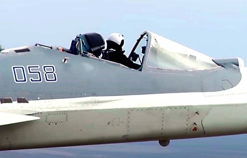 Полет с ветерком: в США оценили необычные кадры испытаний Су-57