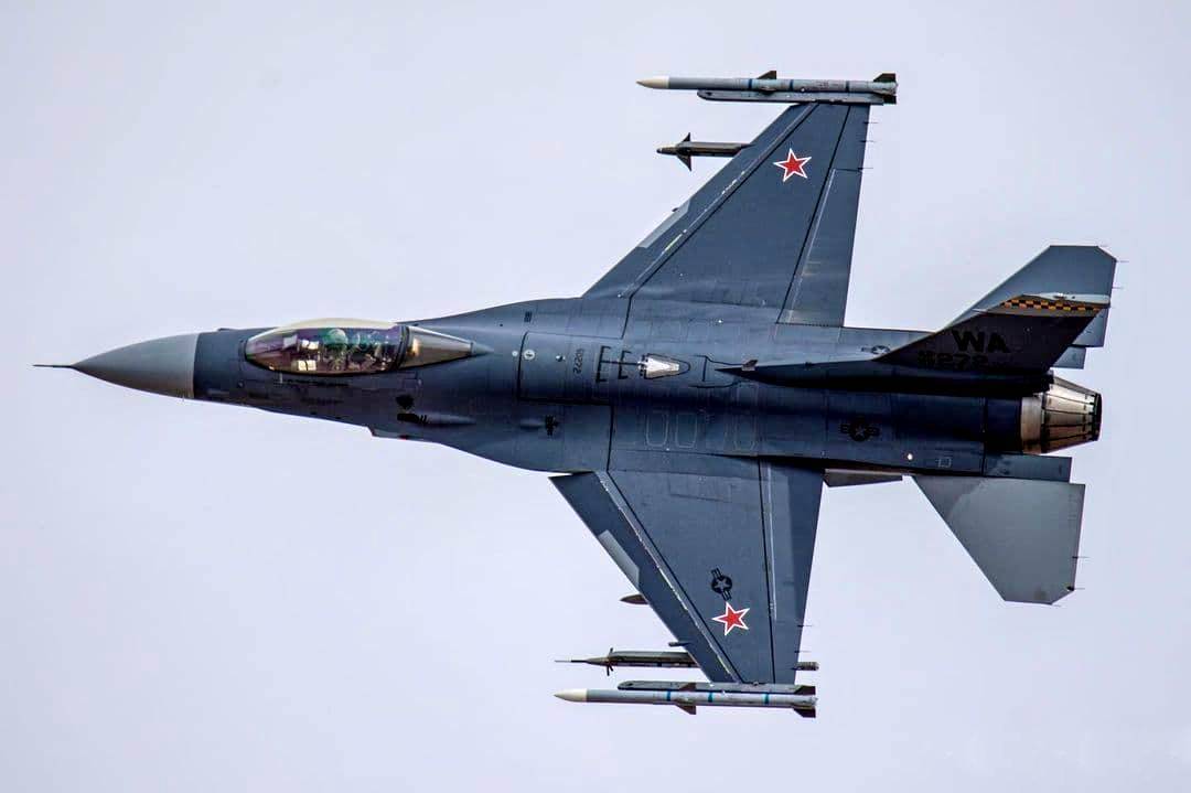 Российский шестнадцать. F 16 Falcon. Ф 16 истребитель. F-16 ВВС США. Самолёт f-16 , f-35.