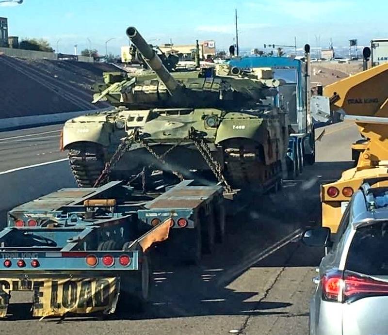 Foto del T-80UD de EE. UU .: ¿De dónde sacaron los estadounidenses los tanques con la armadura reactiva explosiva secreta "Knife"?