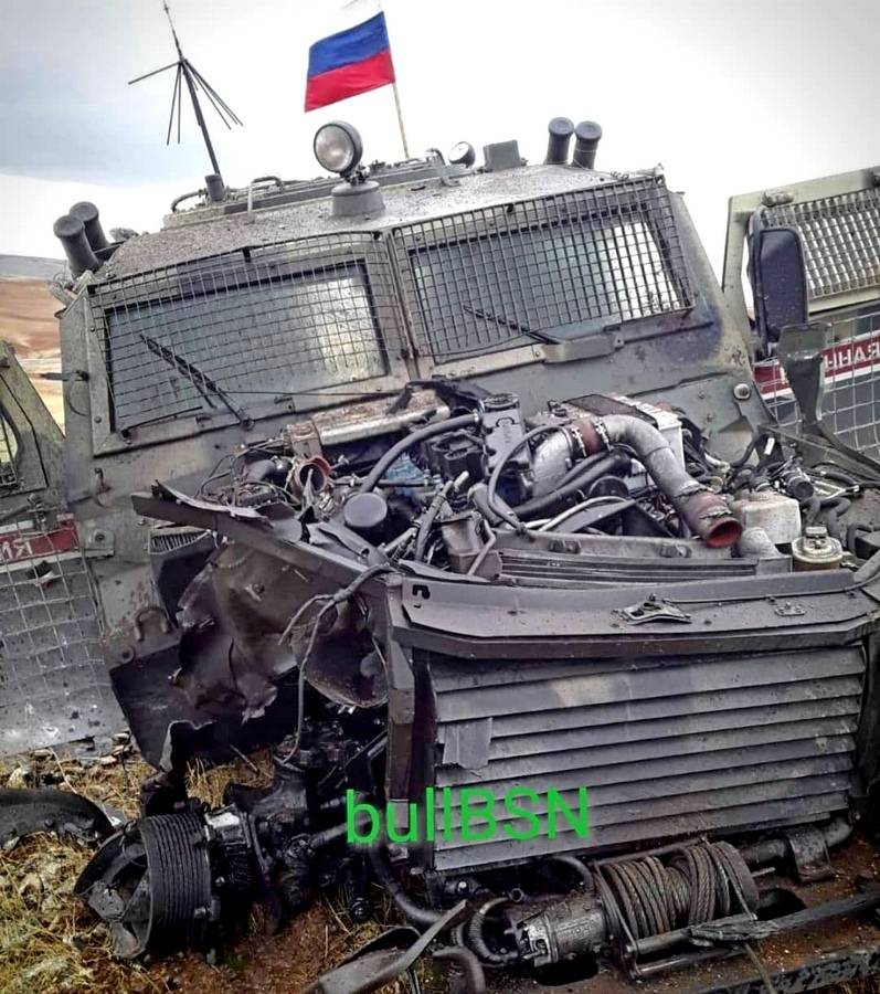 Uma foto do carro blindado "Tiger" explodido na Síria apareceu na web
