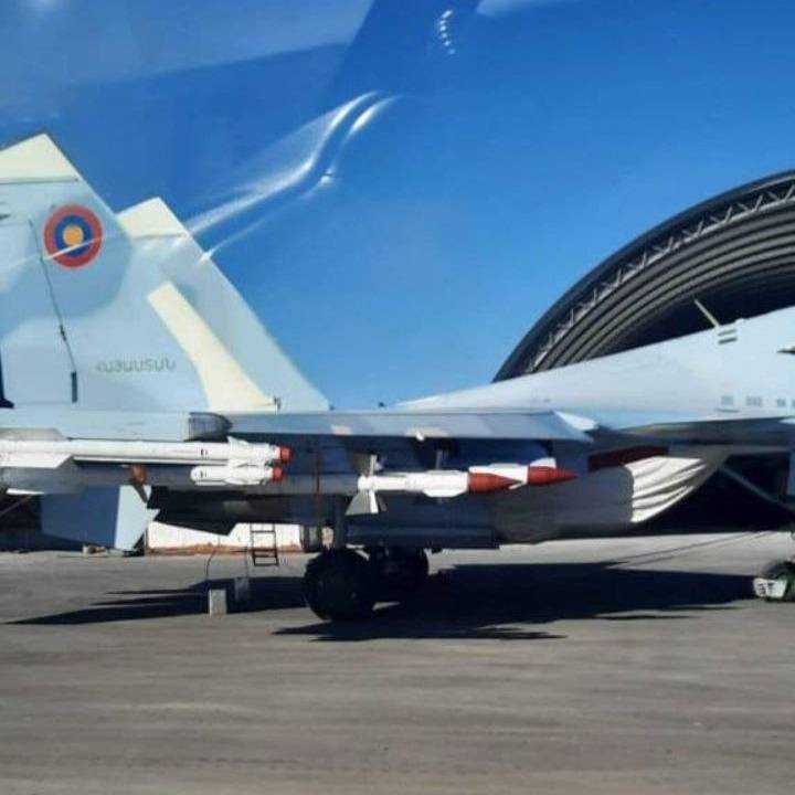 Fotos publicadas provam que Pashinyan mentiu sobre o Su-30SM desarmado