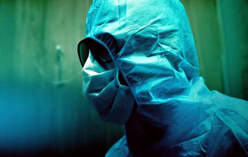 «Можно заразиться, просто проходя мимо»: самый опасный штамм коронавируса пришел в Россию