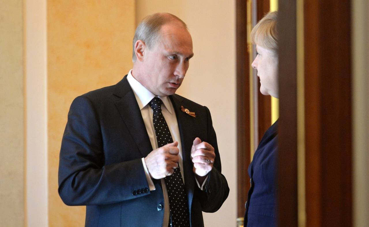 İngiliz basın okuyucuları Putin'in Ukrayna'nın bölünmesini Merkel ile görüşmesini bekliyor