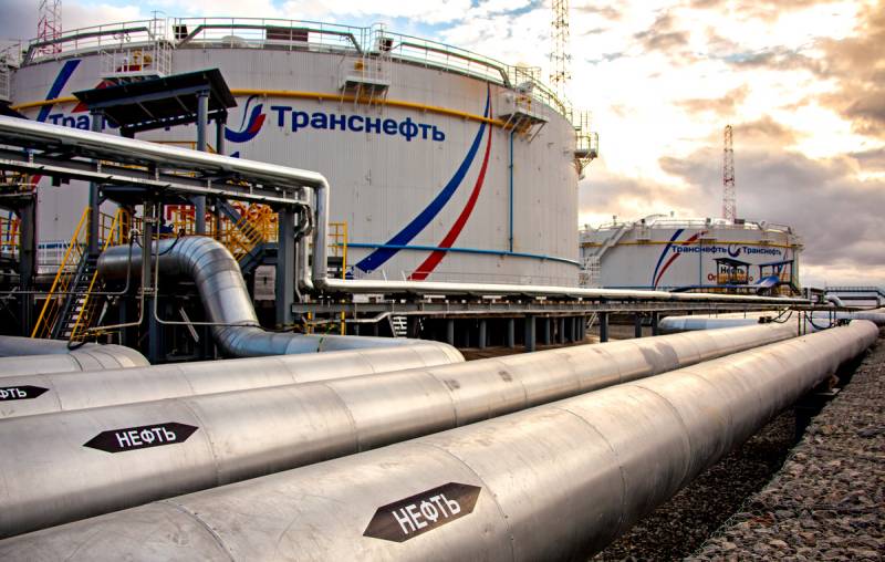 Bloomberg: Россия не может увеличить объемы добычи нефти, и это проблема для нас всех