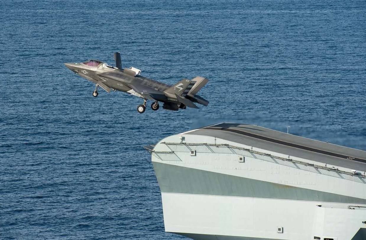 Daily Mail okuyucuları, F-35'in Ruslarla olan enkazı için "yarış" hakkında yorum yaptı