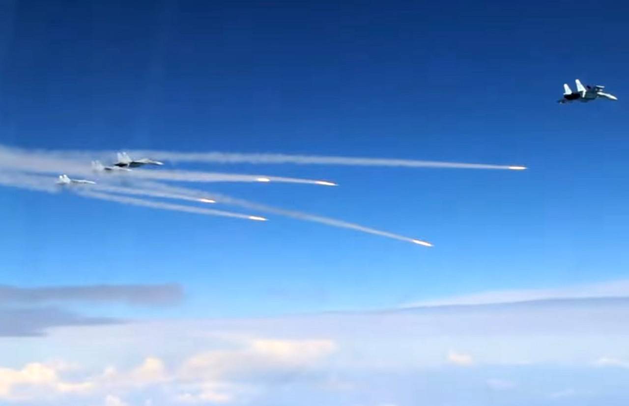 Lansarea simultană a opt rachete de la Su-30SM i-a impresionat pe ruși