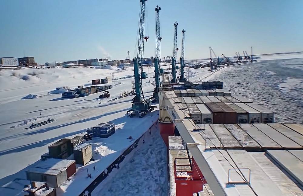 Pelabuhan Indiga sing janjeni: kenapa Rusia butuh "jendhela menyang Arktik" anyar