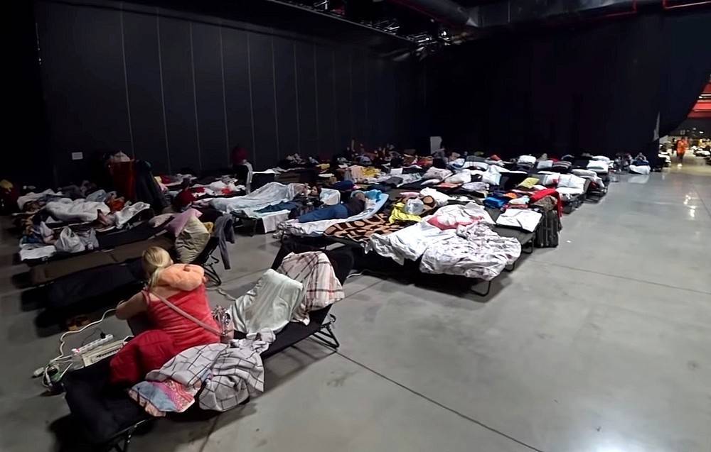 În Europa, a început să se evacueze masiv refugiații ucraineni din hoteluri
