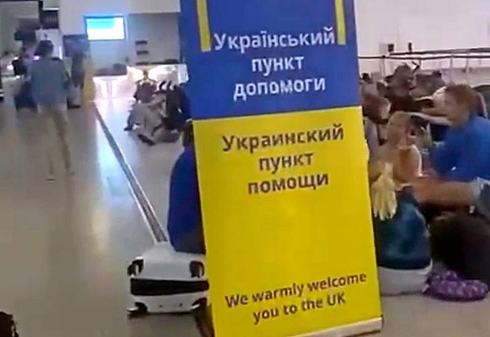 추방된 우크라이나 난민, 유럽 공항에 거주